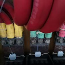 荧光光纤测温产品在开关柜母排断路器上的应用